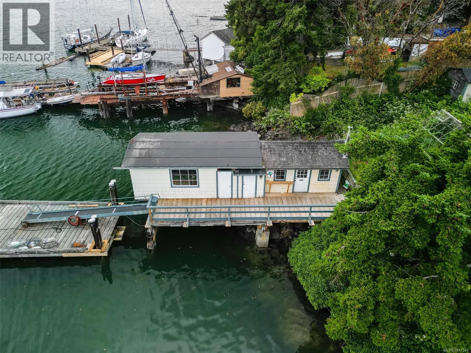8 Lighthouse Lane