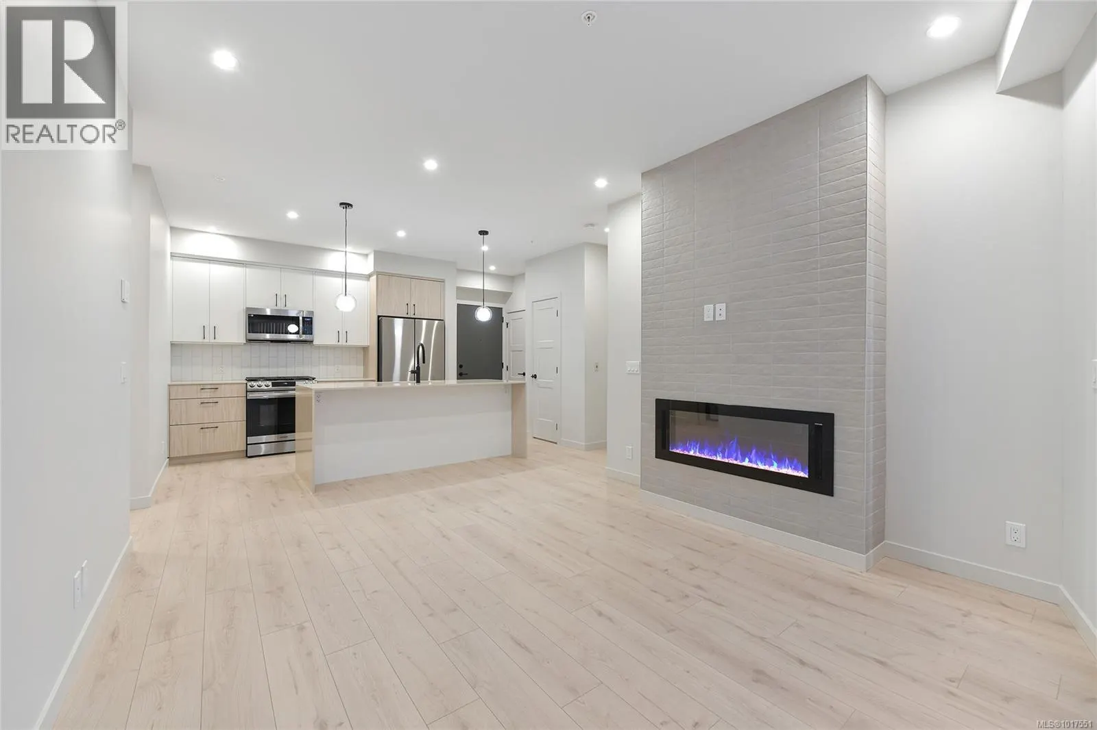308 947 Whirlaway Cres