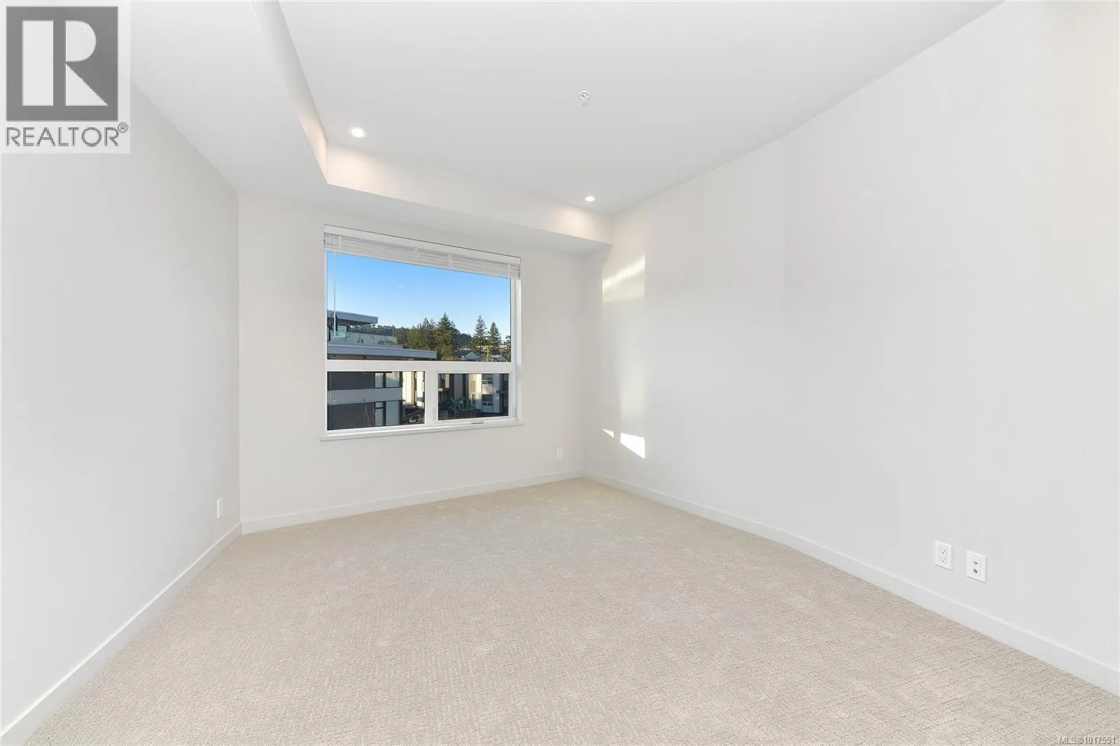 308 947 Whirlaway Cres