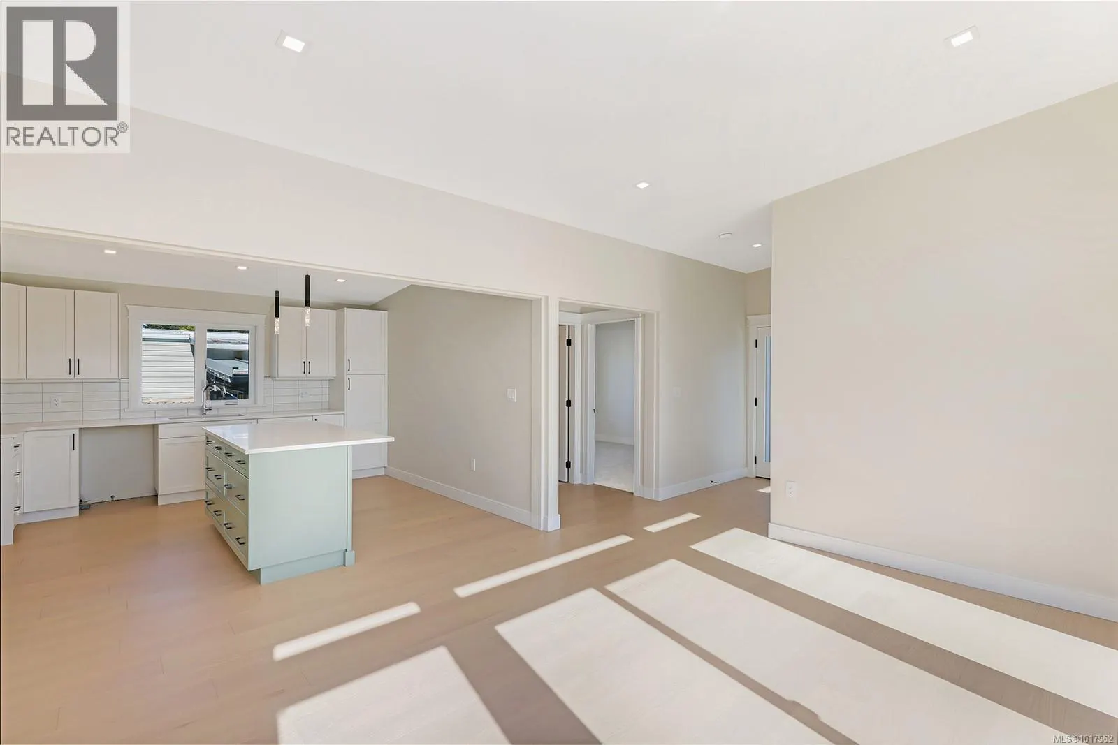 16 1240 Wilkinson Rd