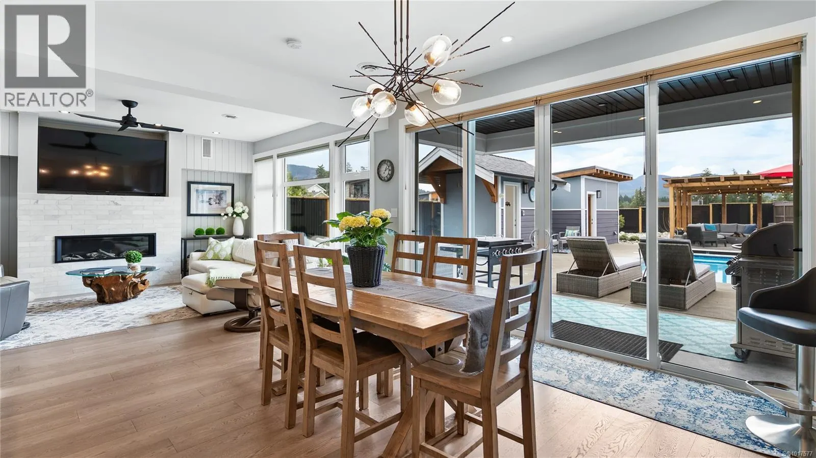 7267 Lakefront Dr
