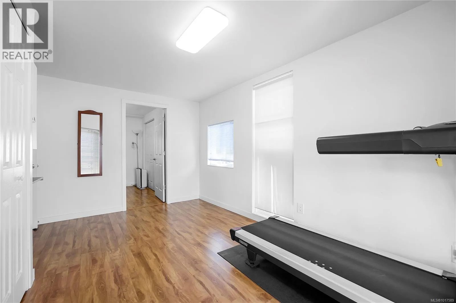 240 View St