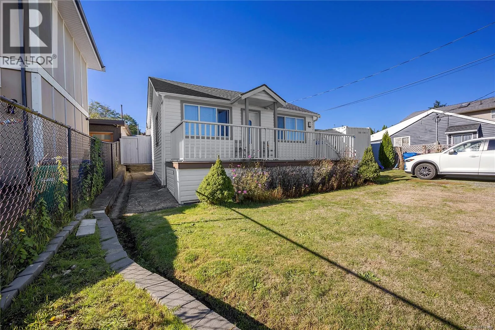 240 View St