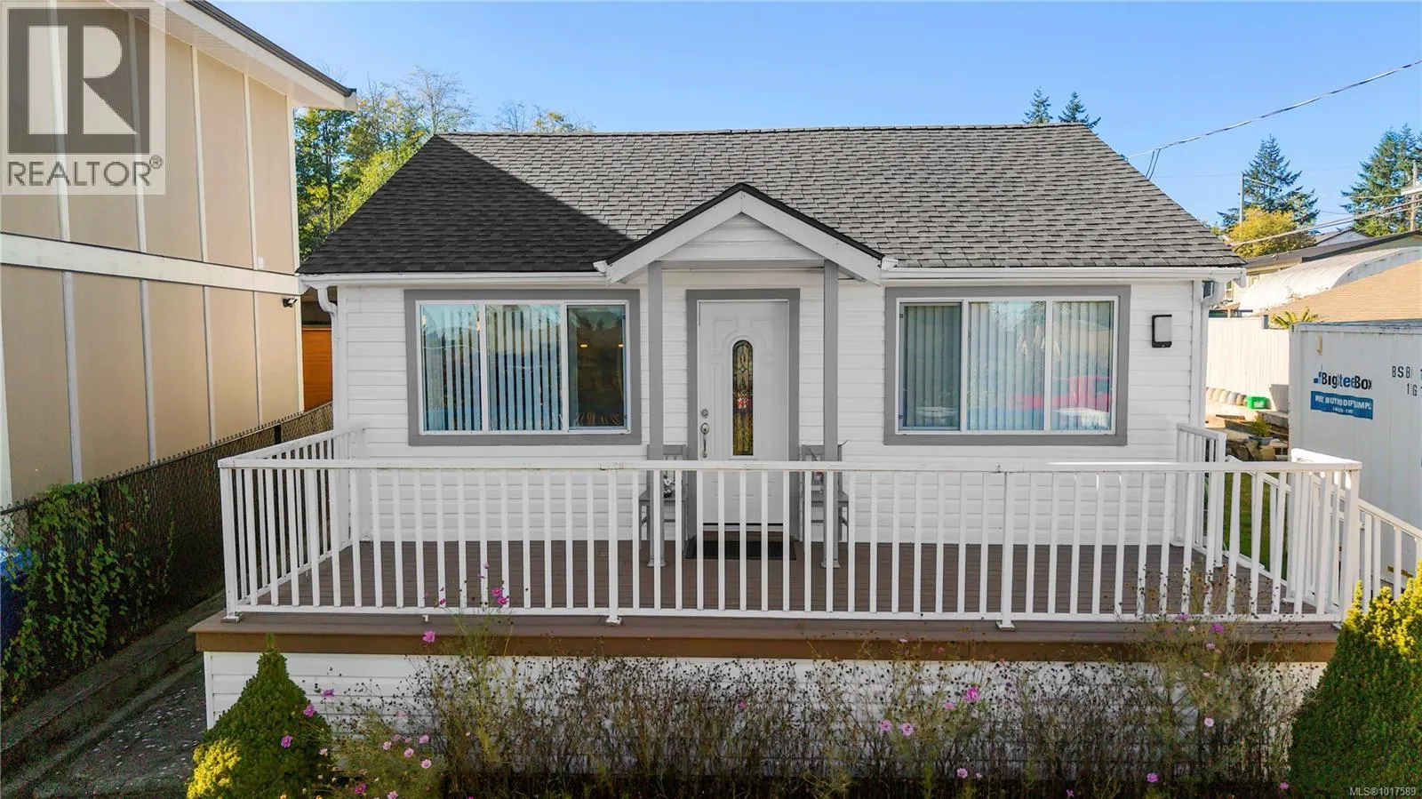 240 View St