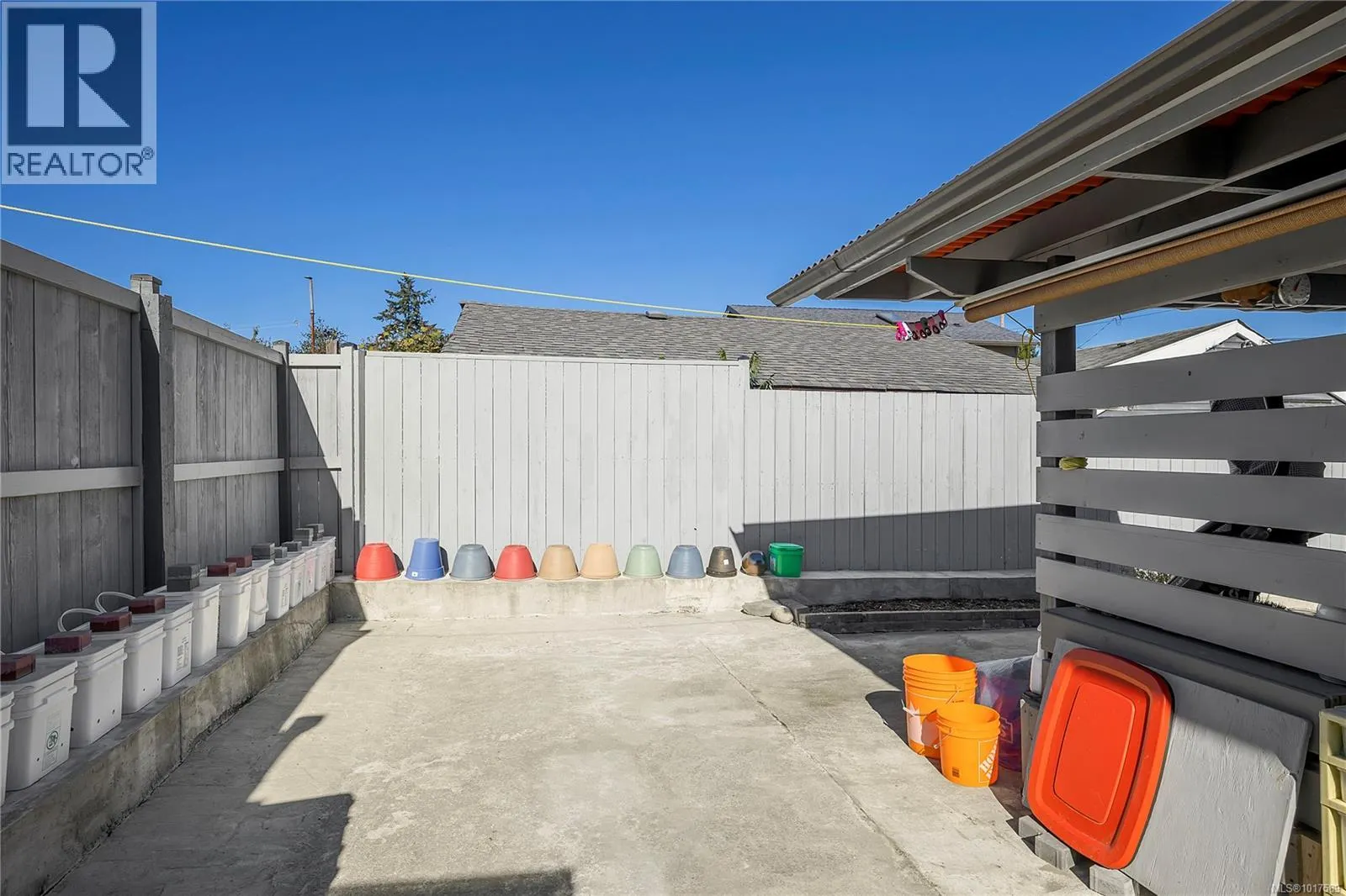 240 View St