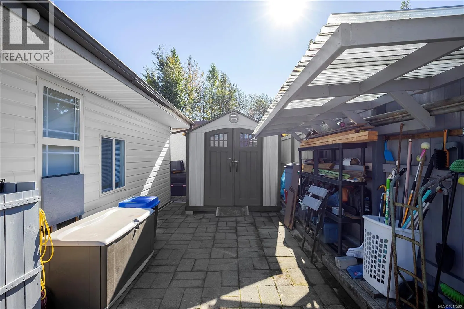 240 View St