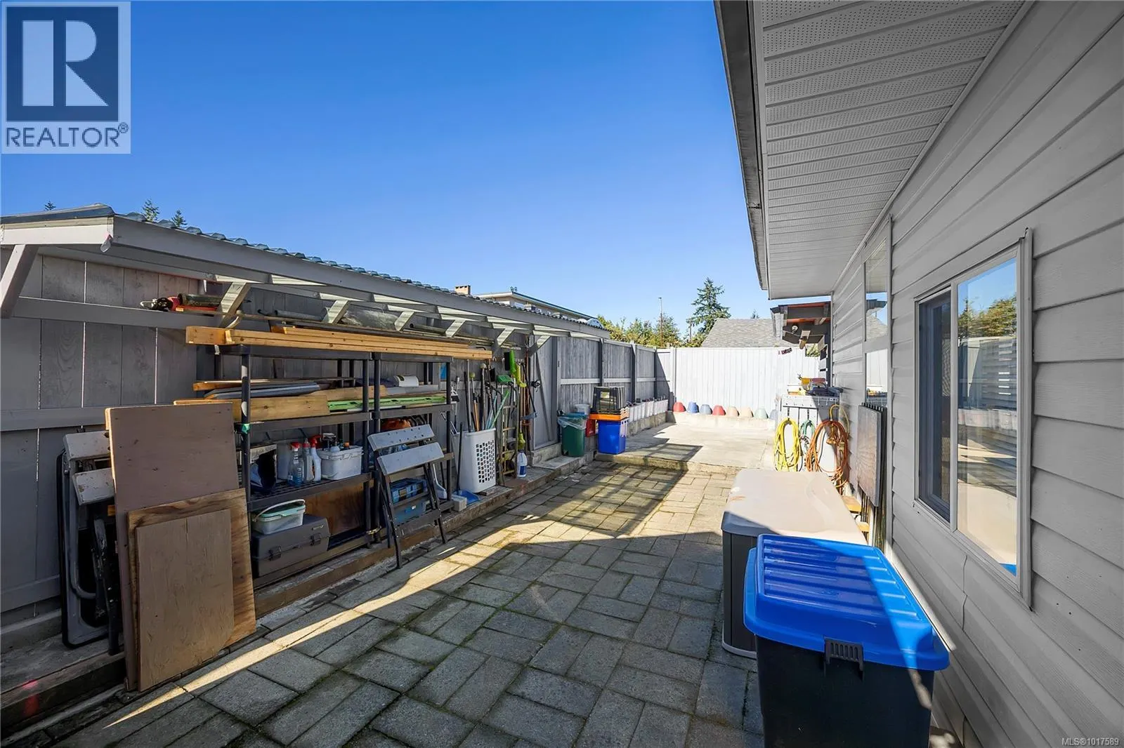 240 View St