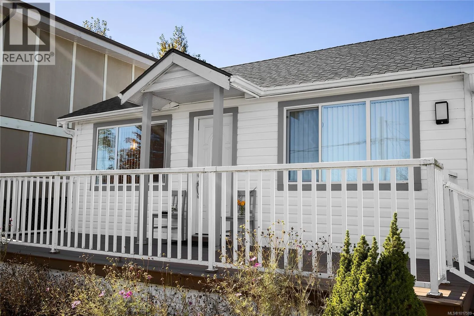 240 View St
