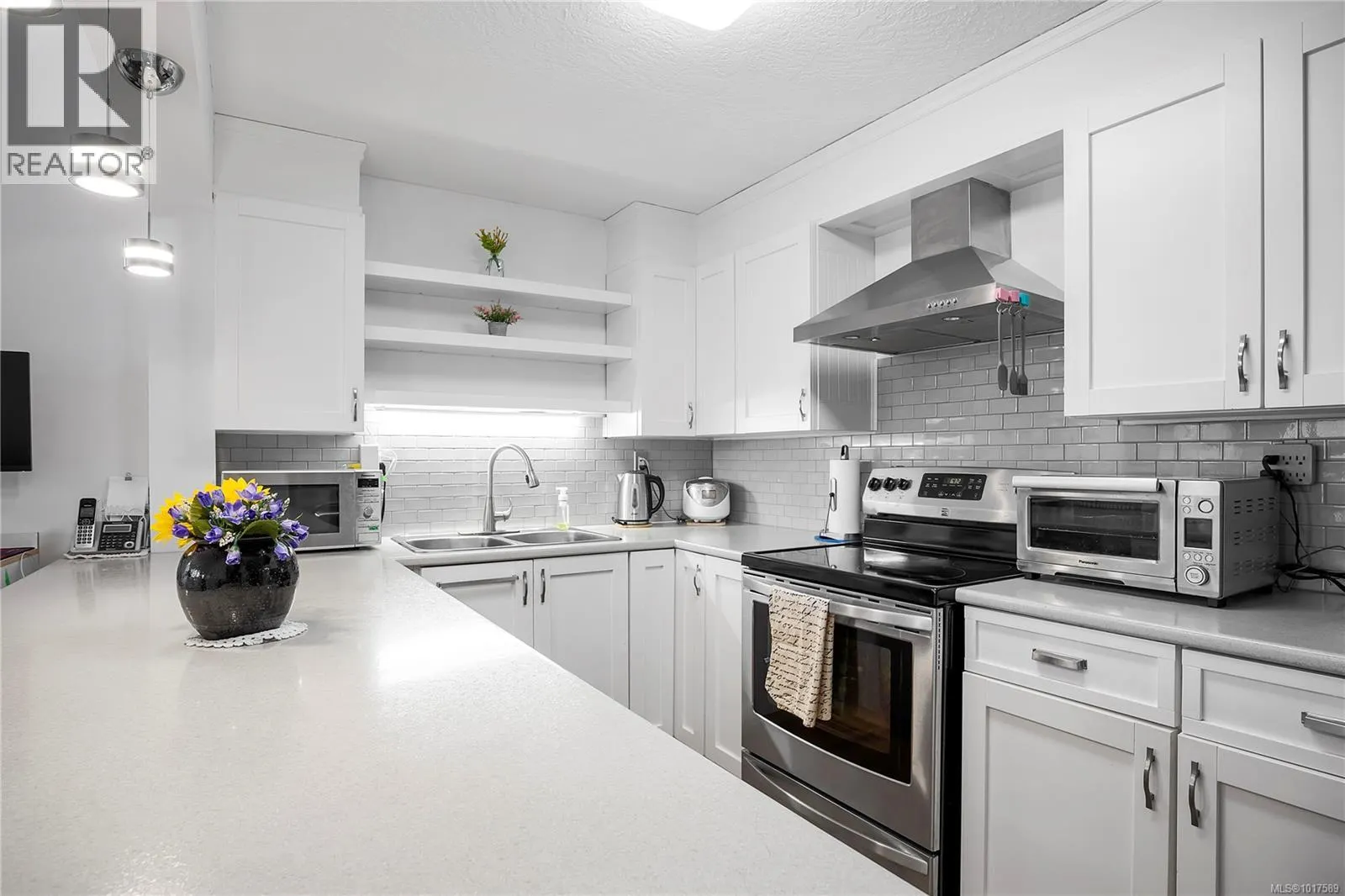 240 View St