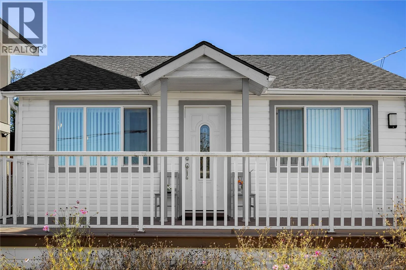 240 View St