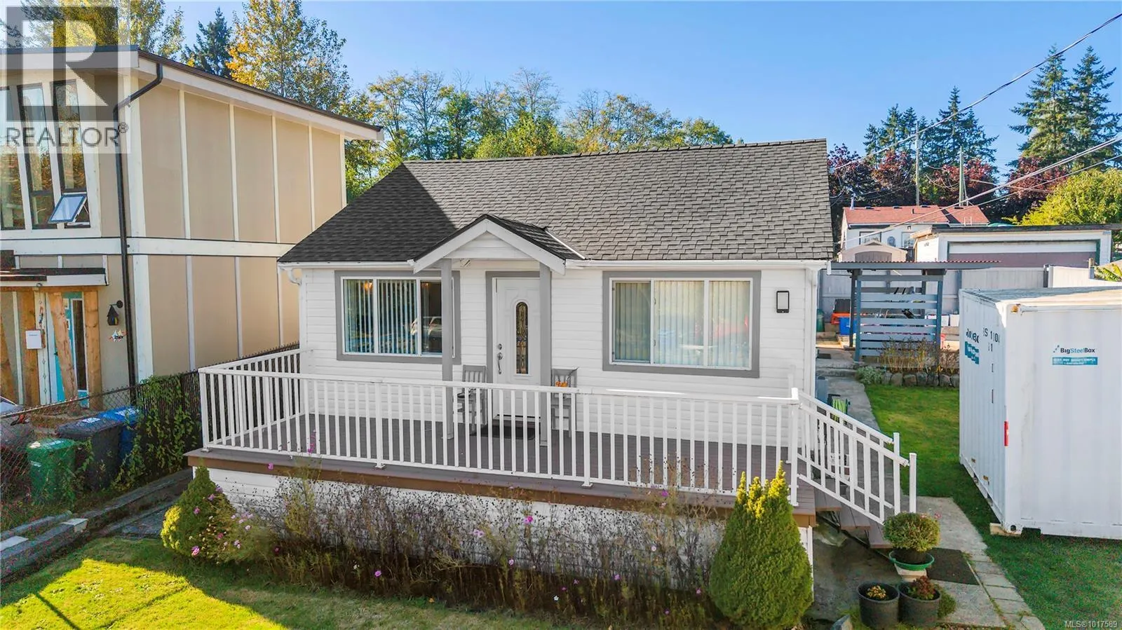 240 View St