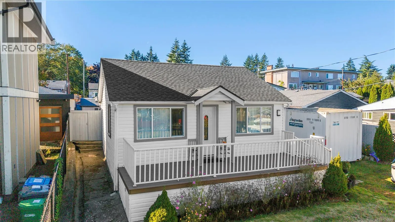 240 View St