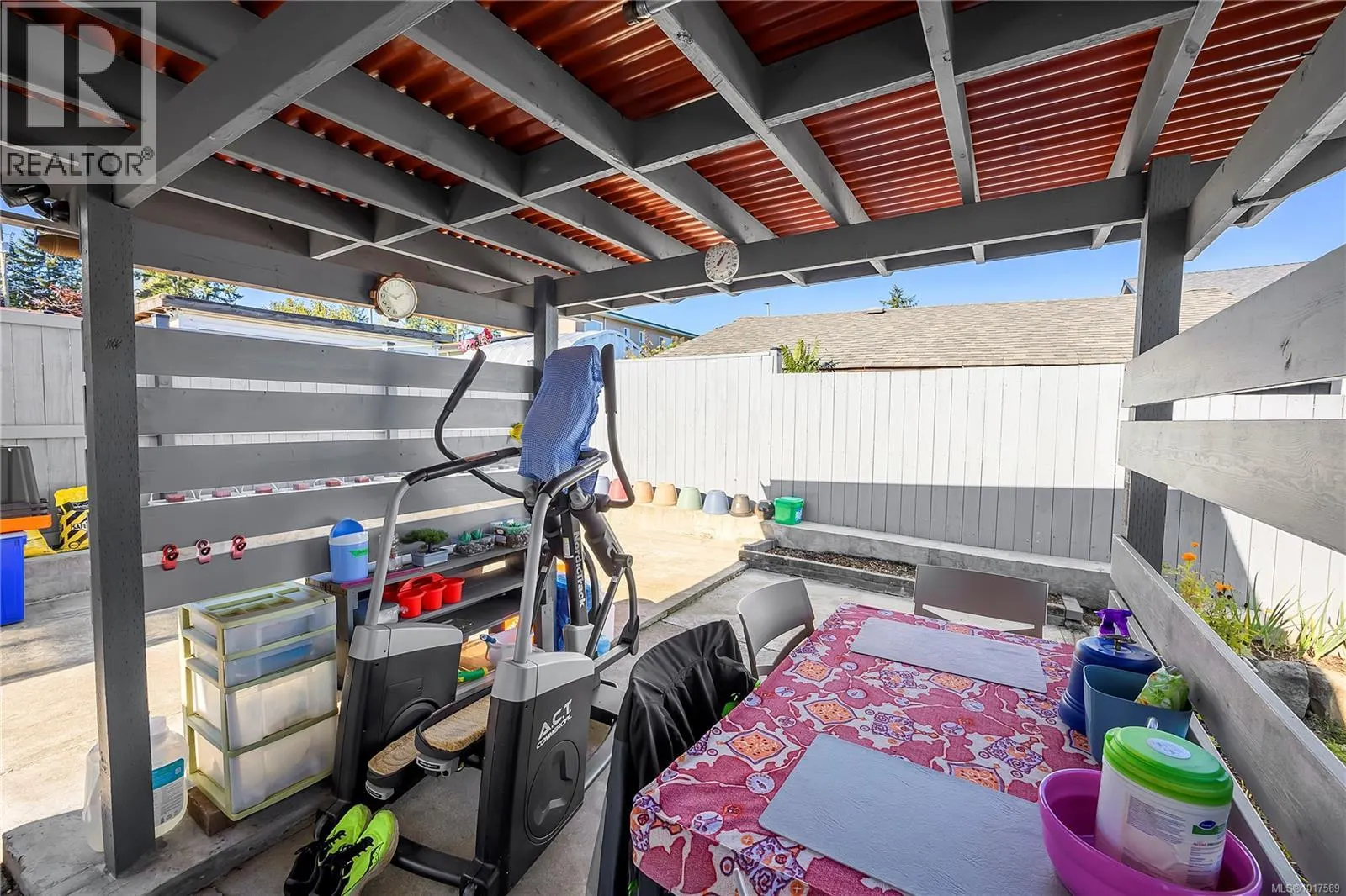 240 View St