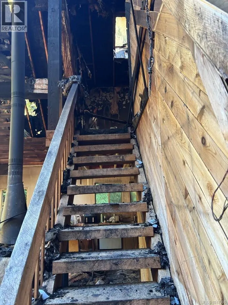 720 Spider Lake Rd