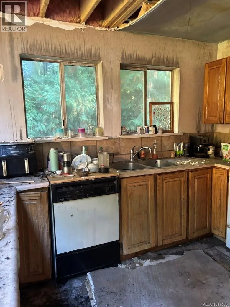 720 Spider Lake Rd