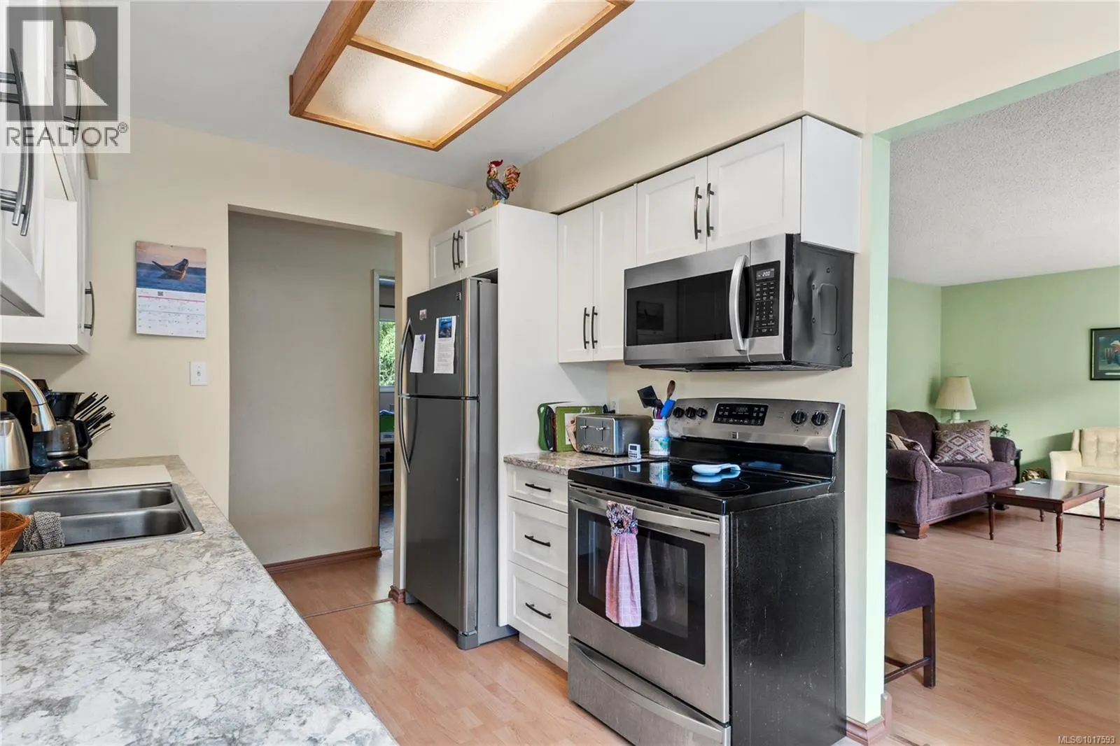 880 Pinecrest Rd