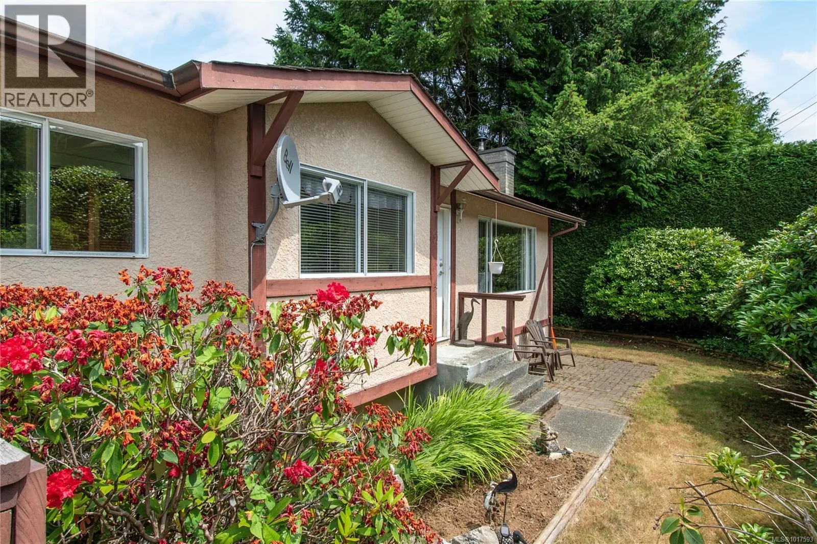 880 Pinecrest Rd