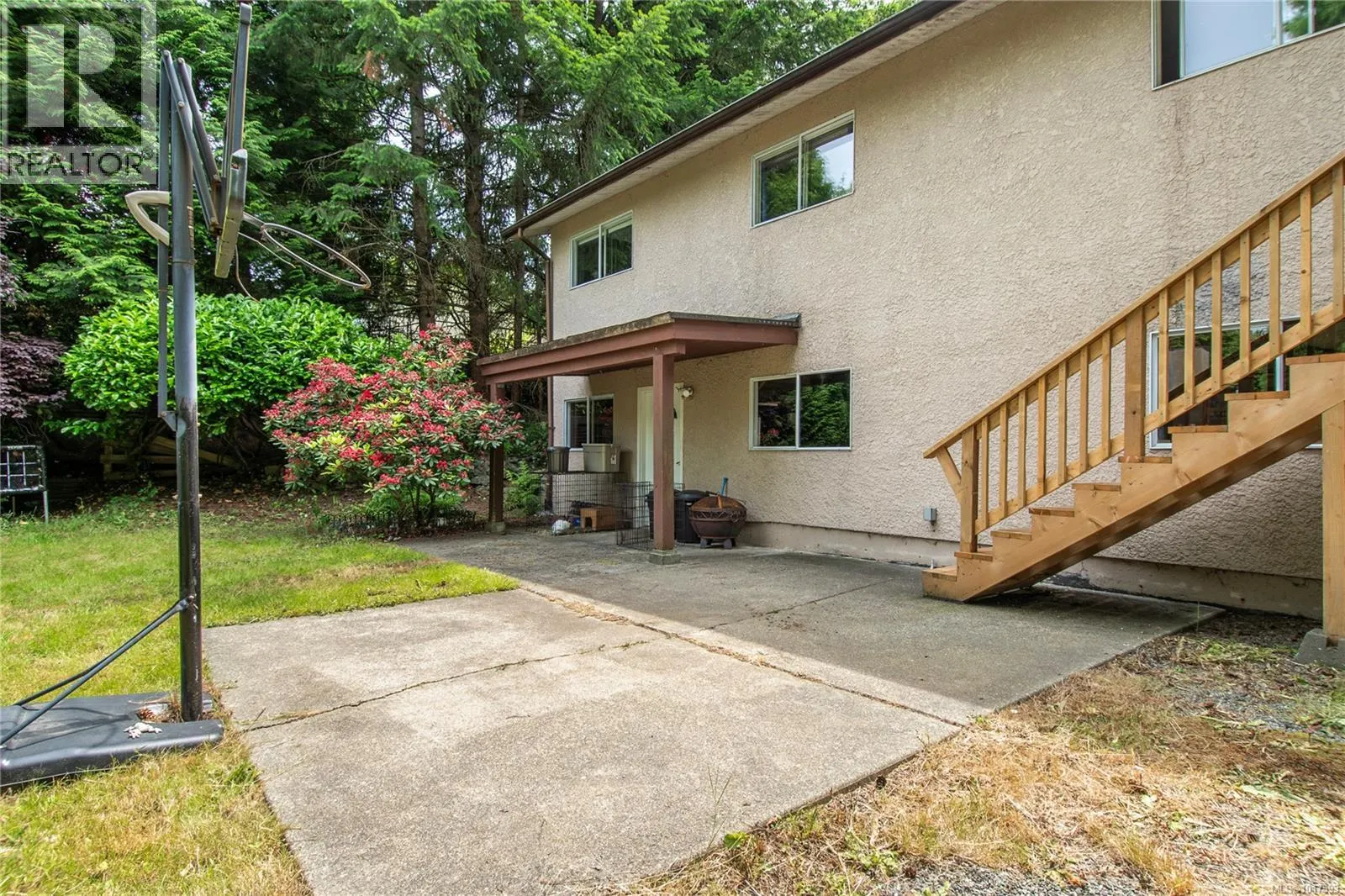 880 Pinecrest Rd
