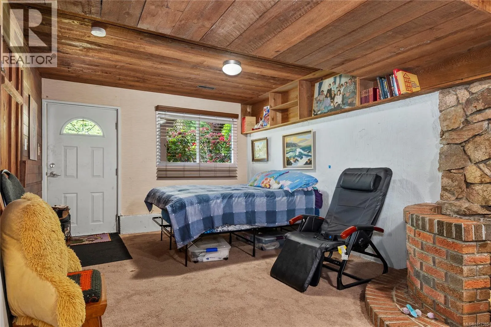 880 Pinecrest Rd