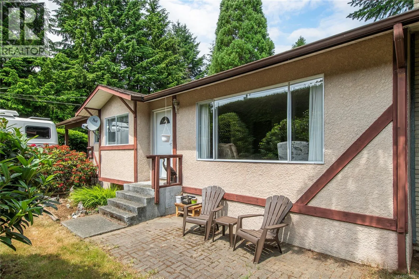 880 Pinecrest Rd