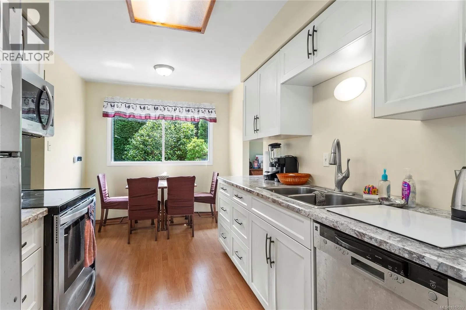 880 Pinecrest Rd