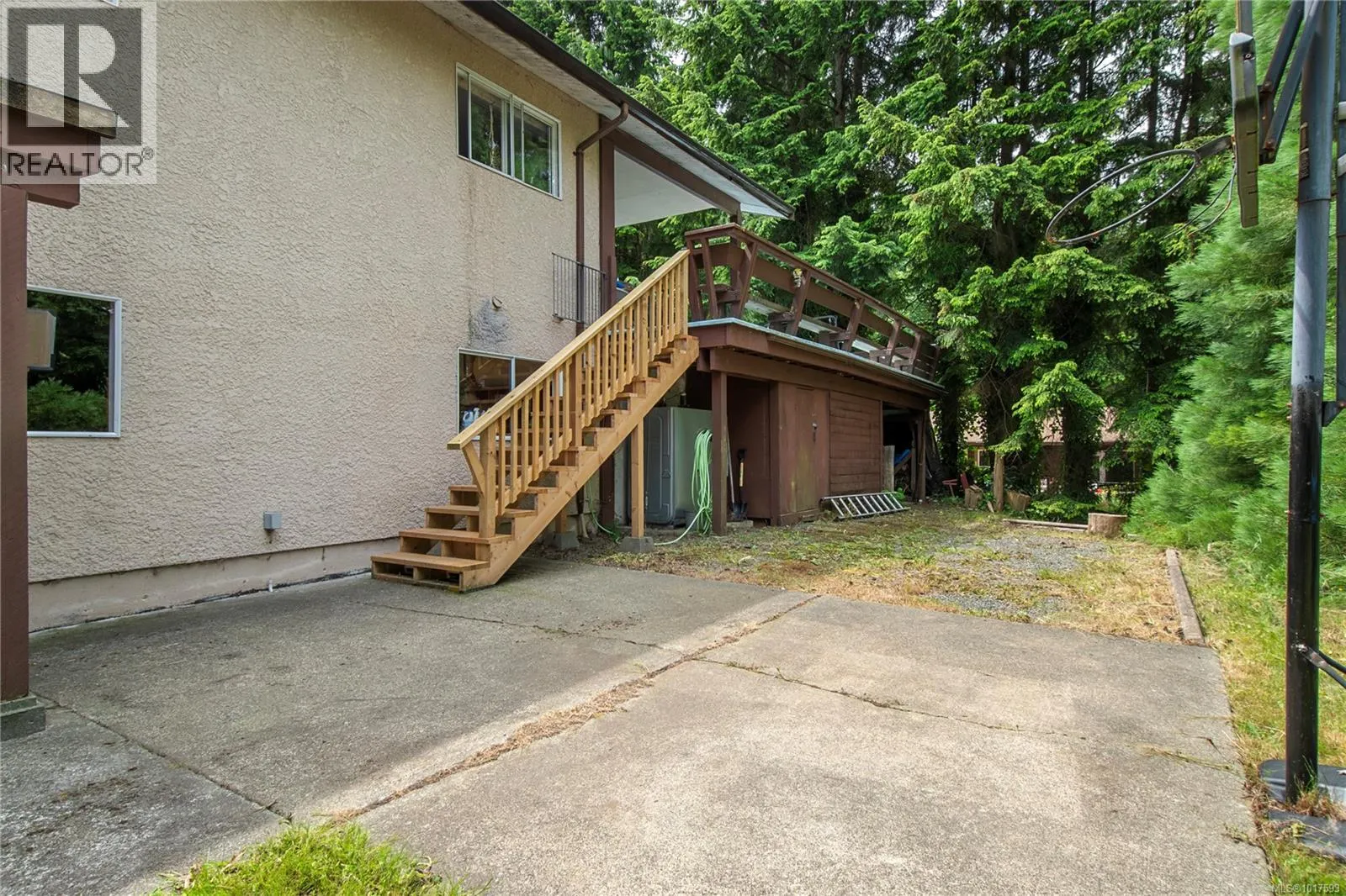 880 Pinecrest Rd