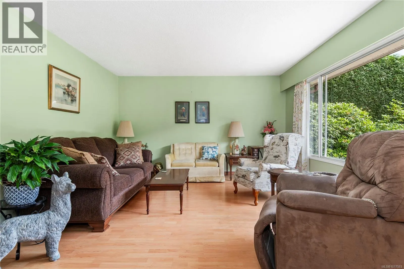 880 Pinecrest Rd