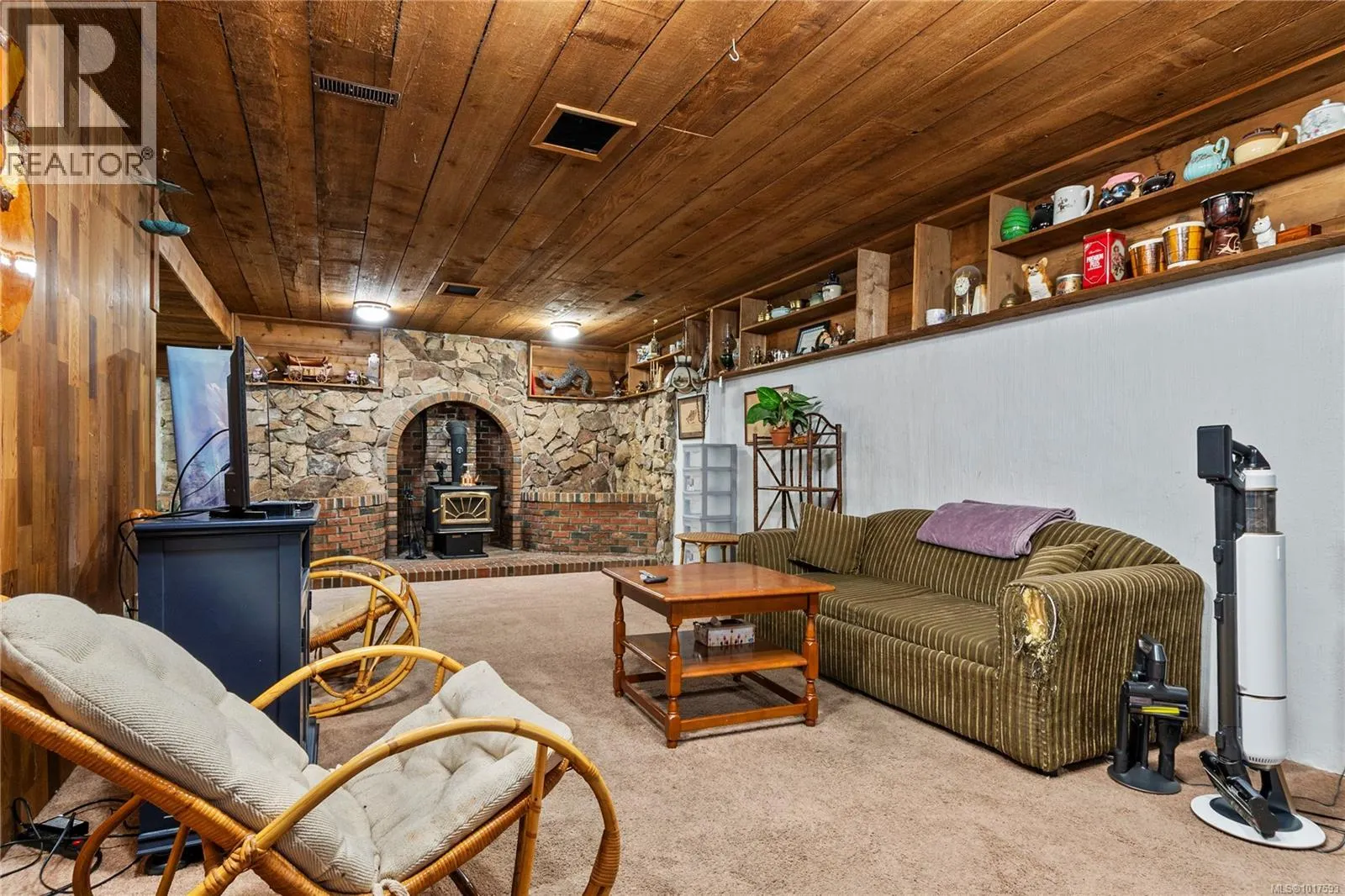 880 Pinecrest Rd