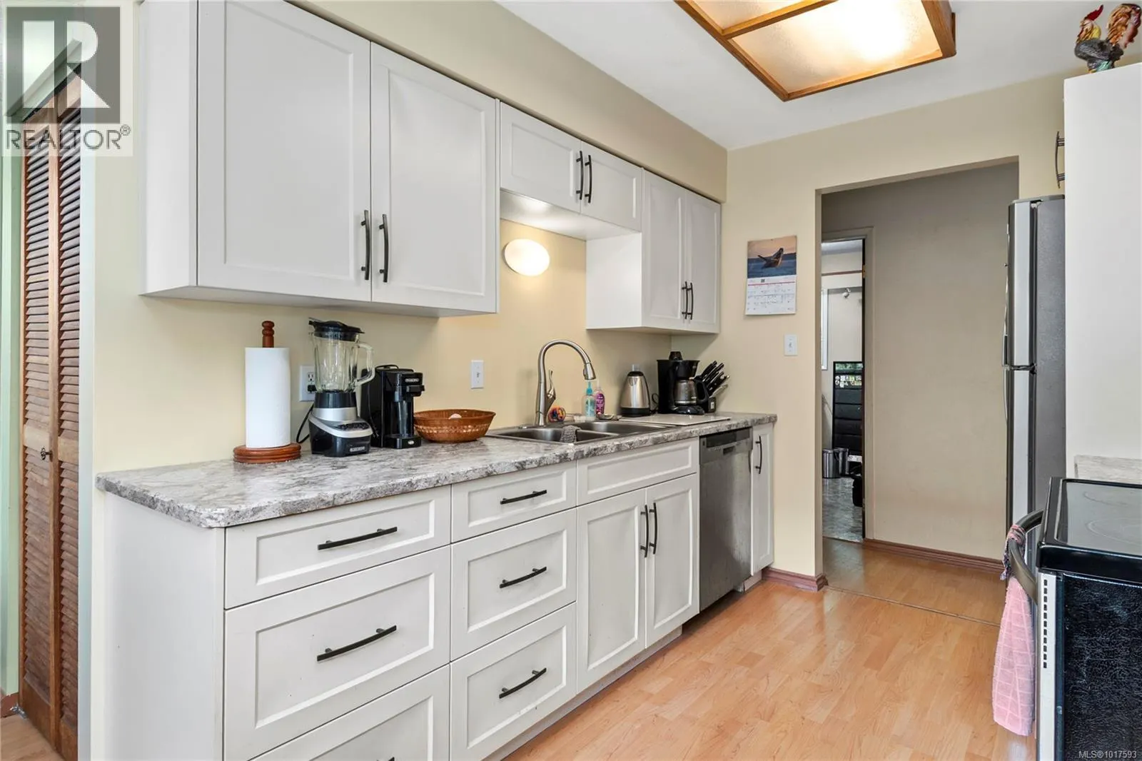 880 Pinecrest Rd