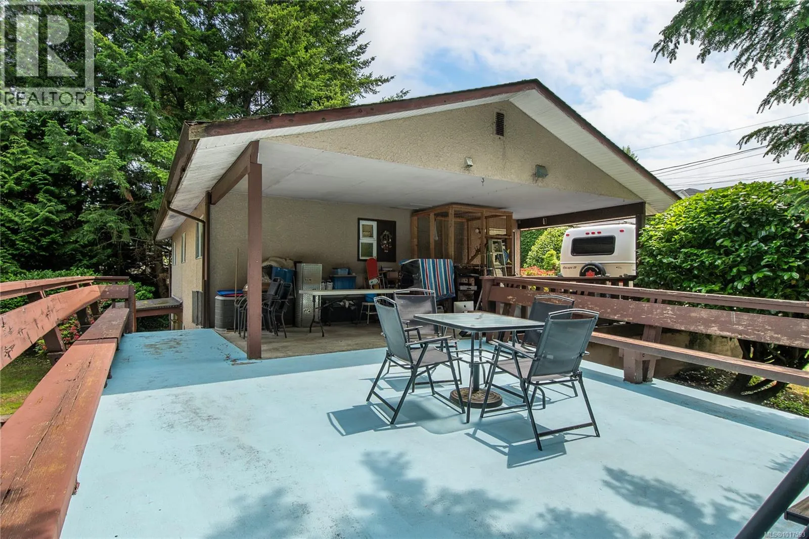 880 Pinecrest Rd