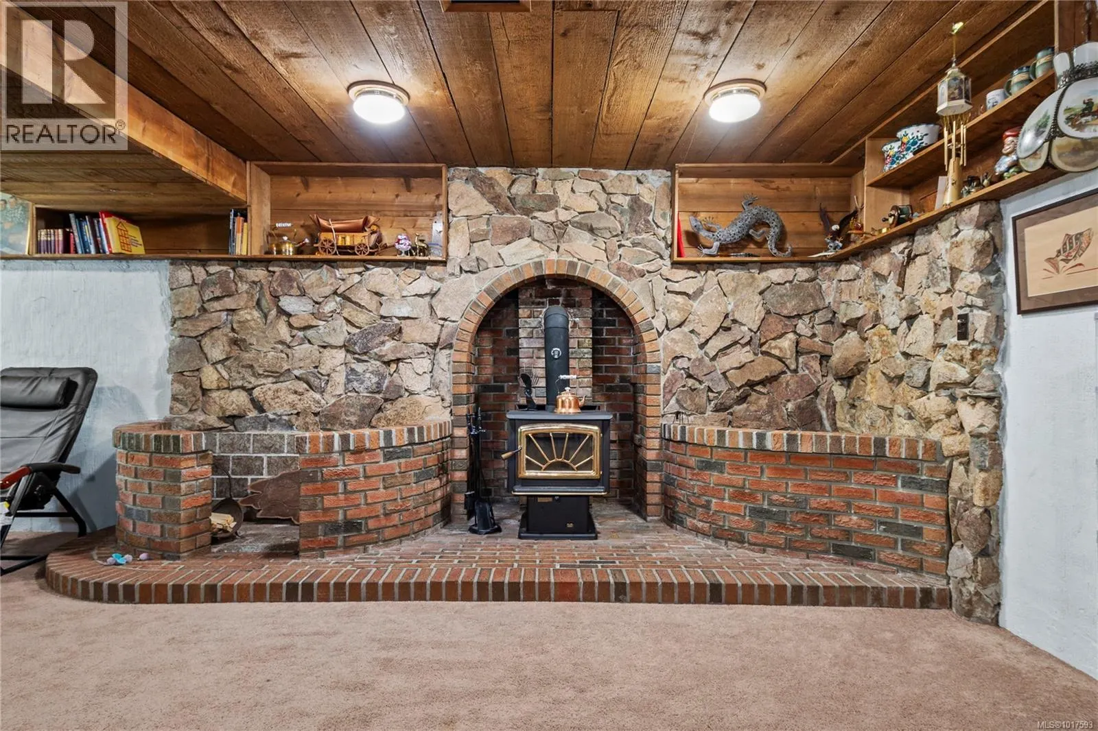 880 Pinecrest Rd