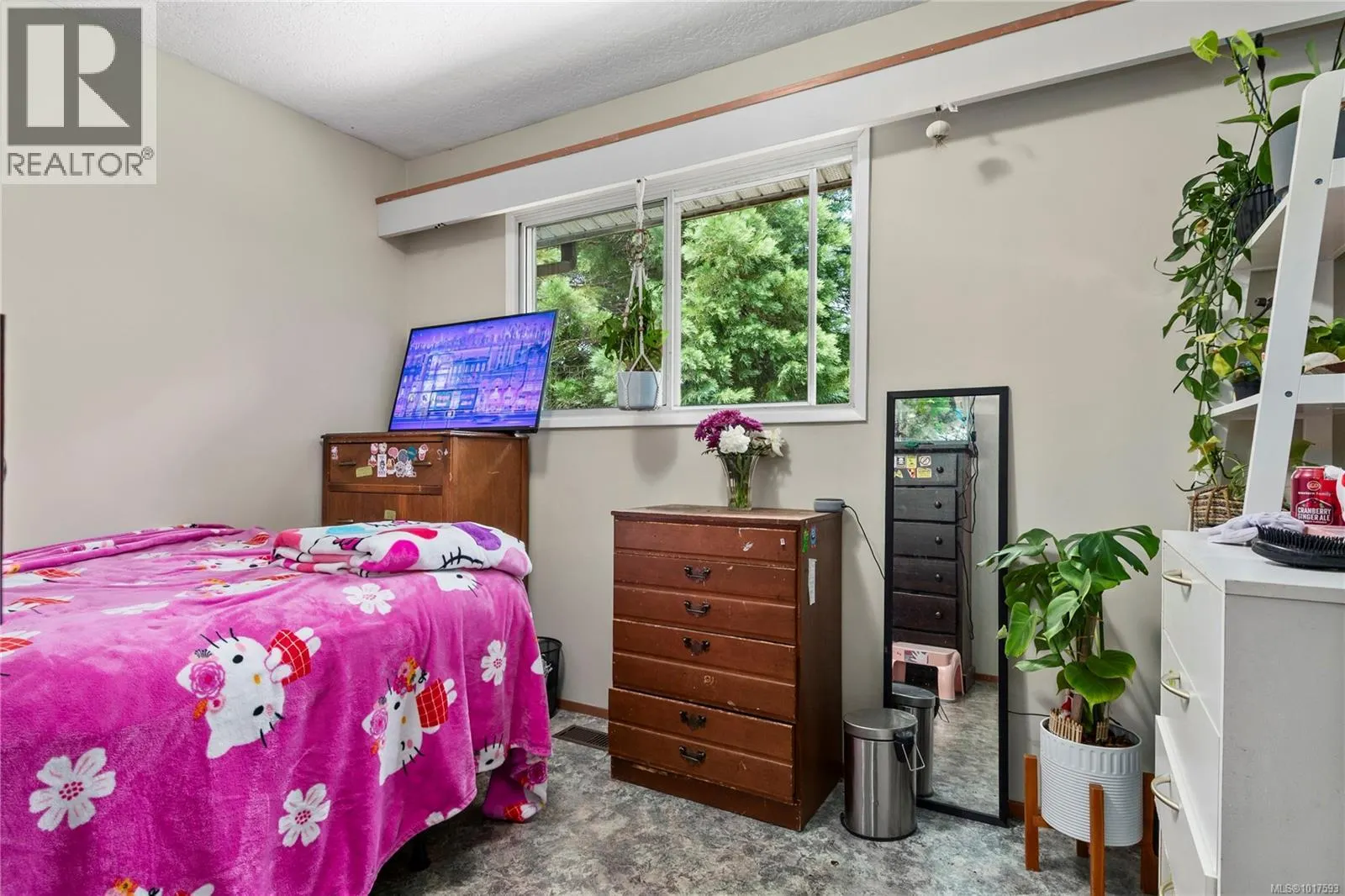 880 Pinecrest Rd