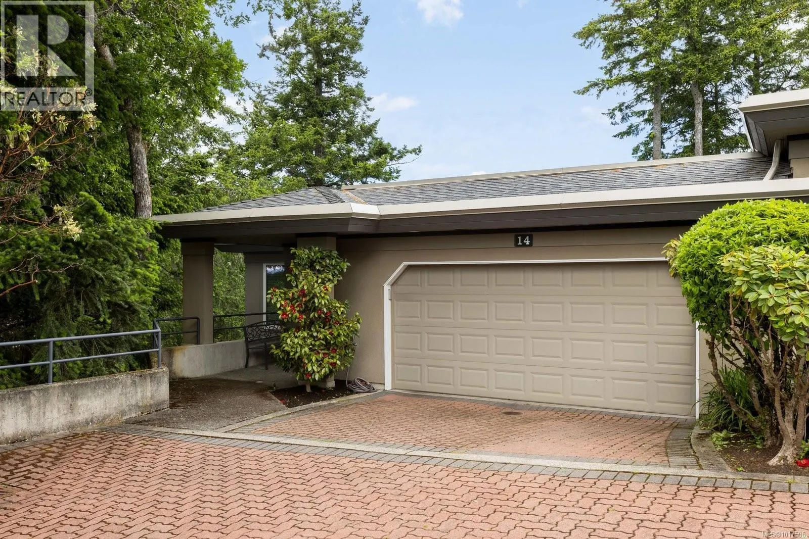 14 942 Boulderwood Rise