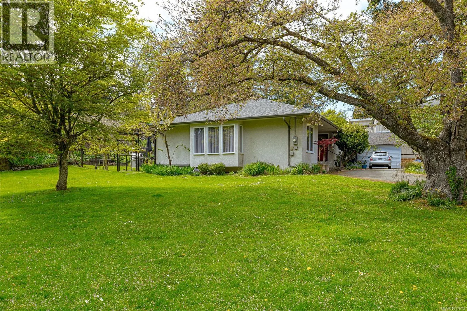 886 Cunningham Rd