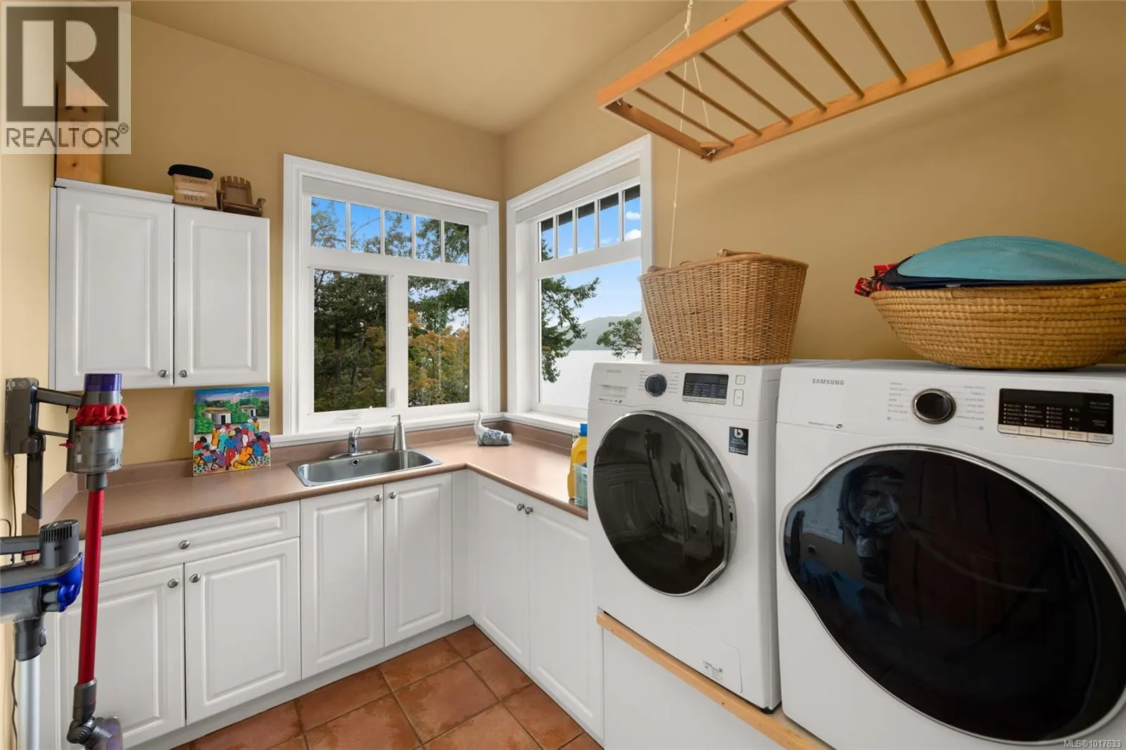 8338 West Saanich Rd
