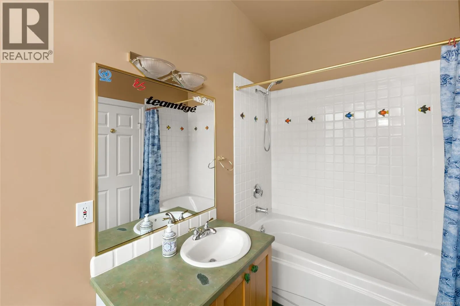 8338 West Saanich Rd