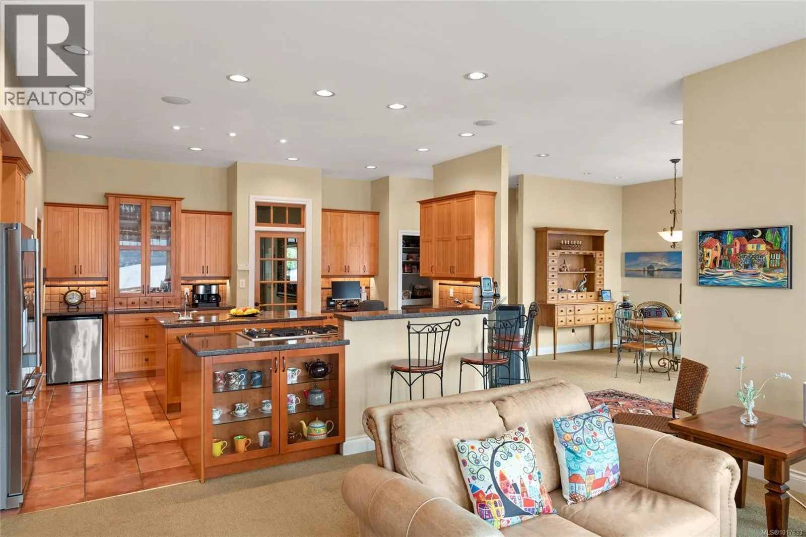 8338 West Saanich Rd