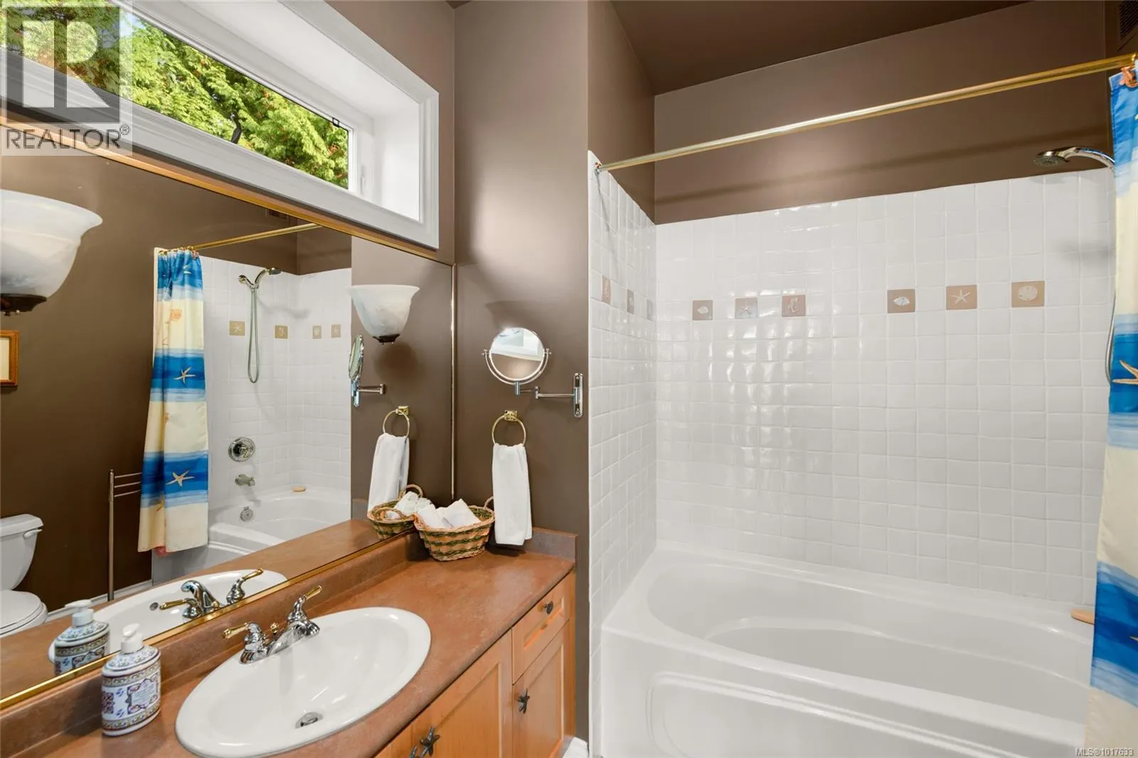 8338 West Saanich Rd