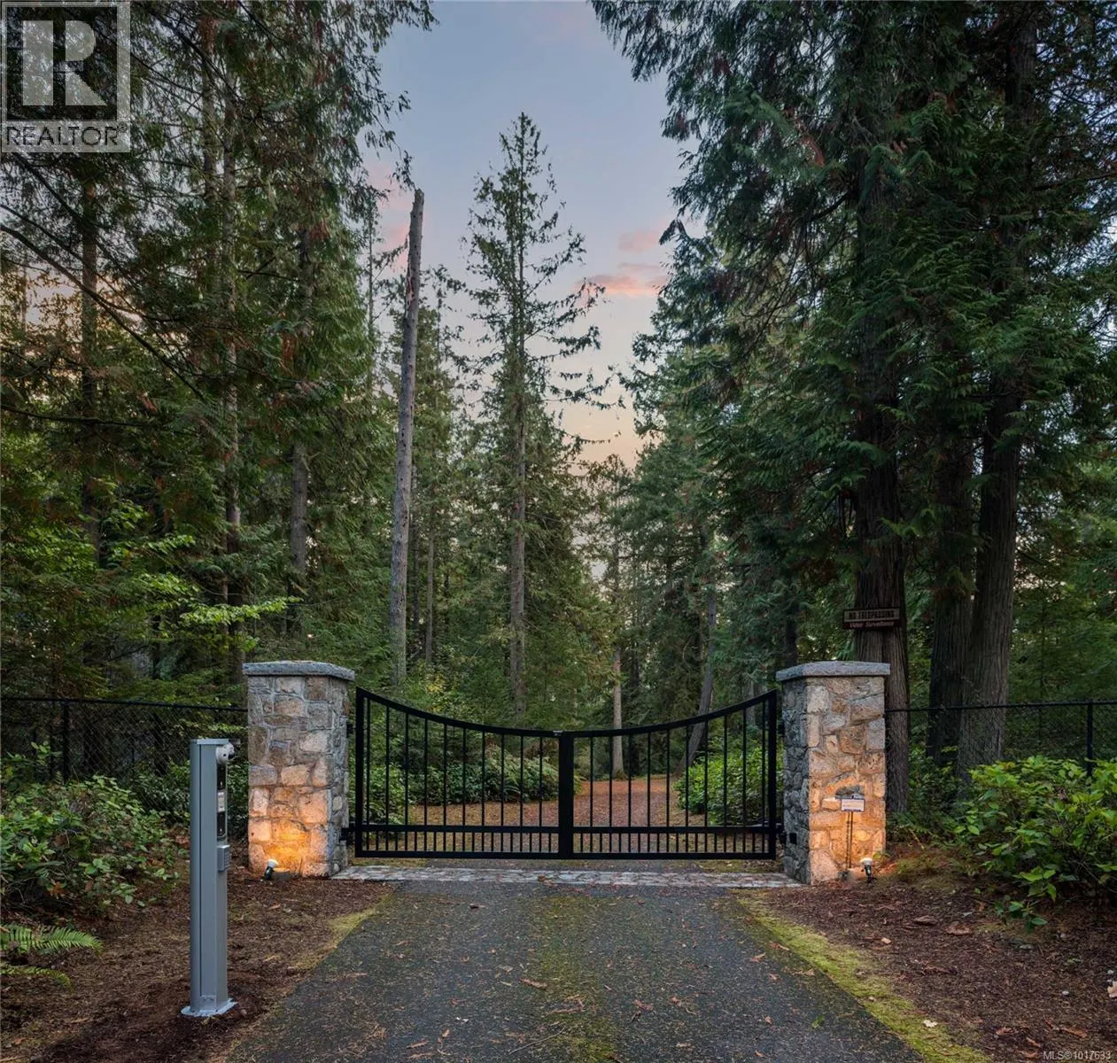 8338 West Saanich Rd