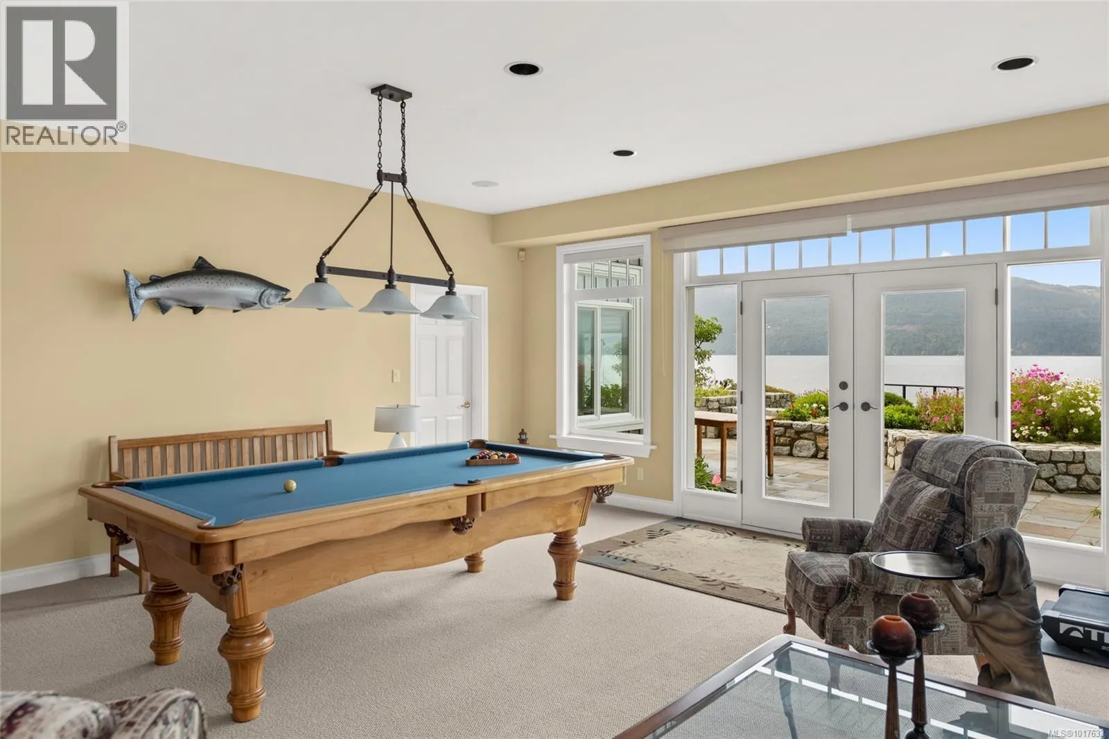 8338 West Saanich Rd