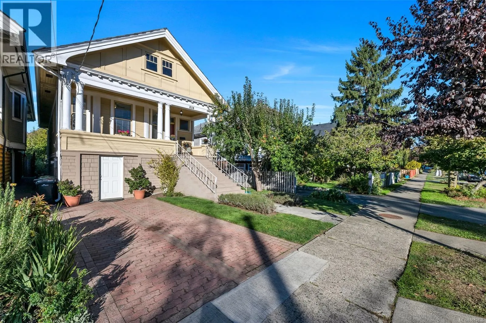 838 Princess Ave