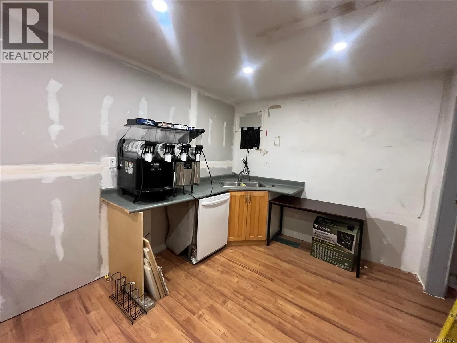 101 2031 Malaview Ave