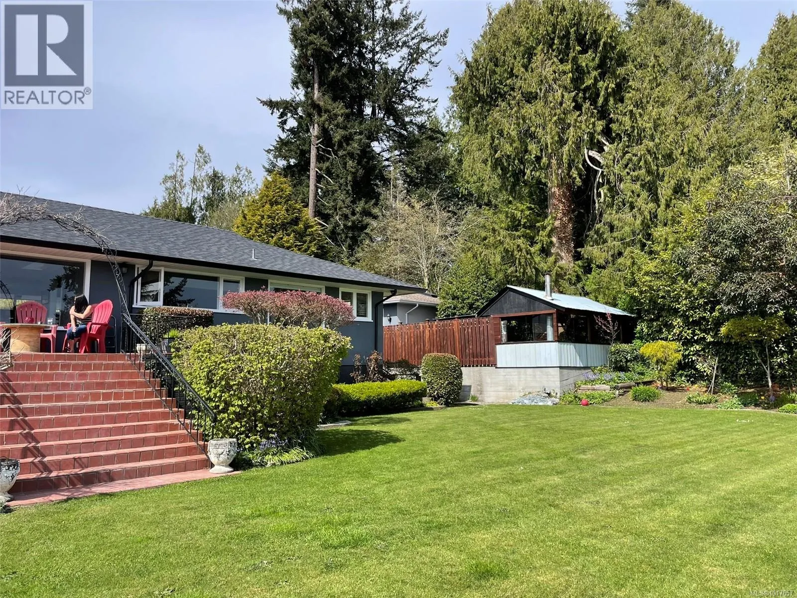 5957 Sooke Rd