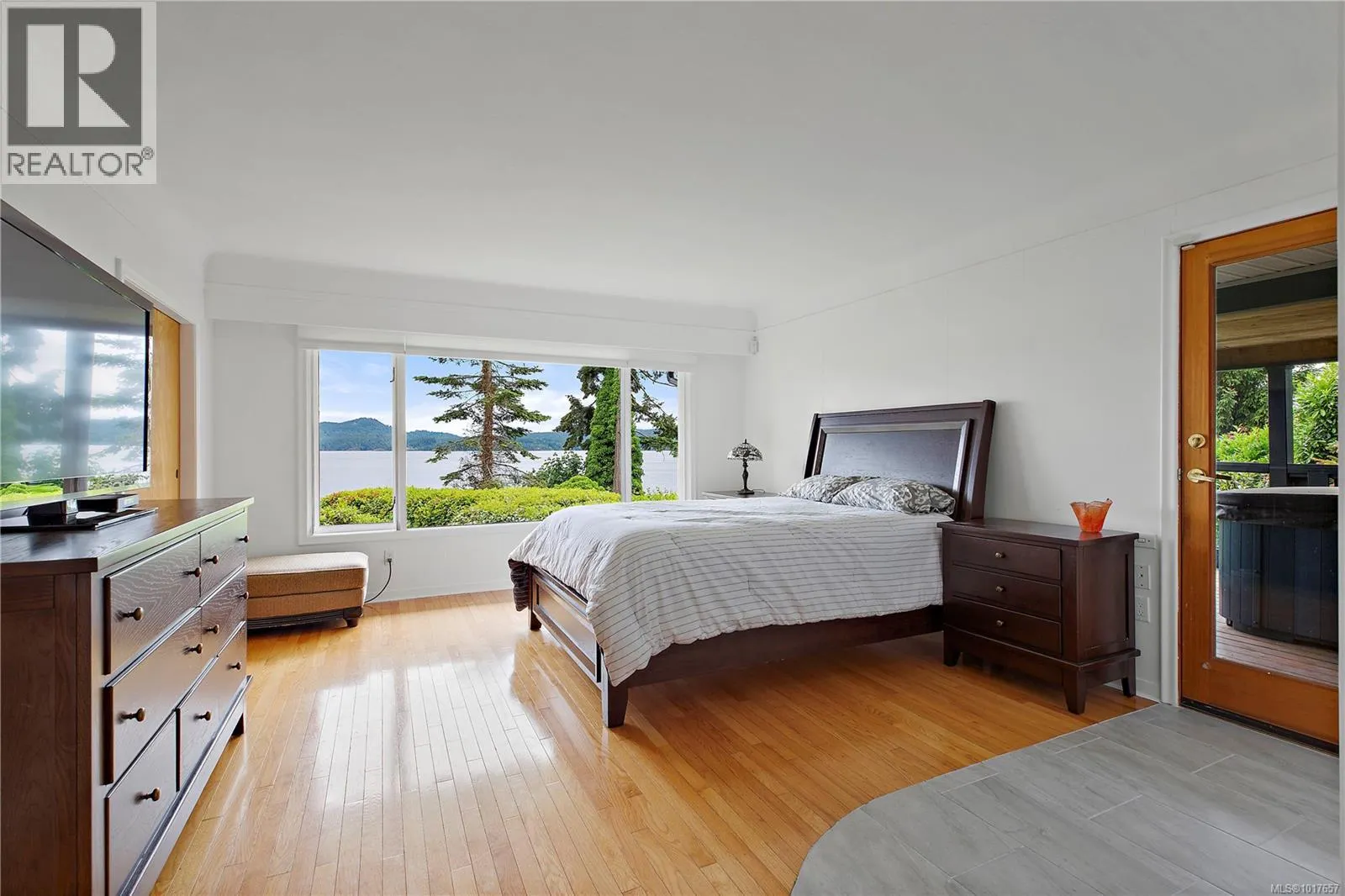 5957 Sooke Rd