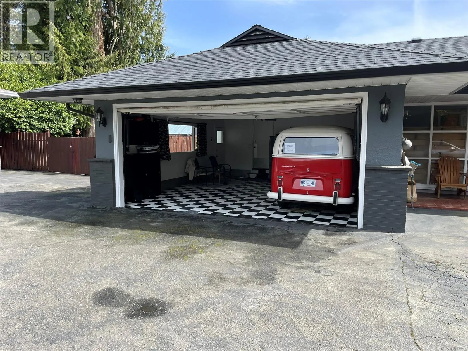 5957 Sooke Rd