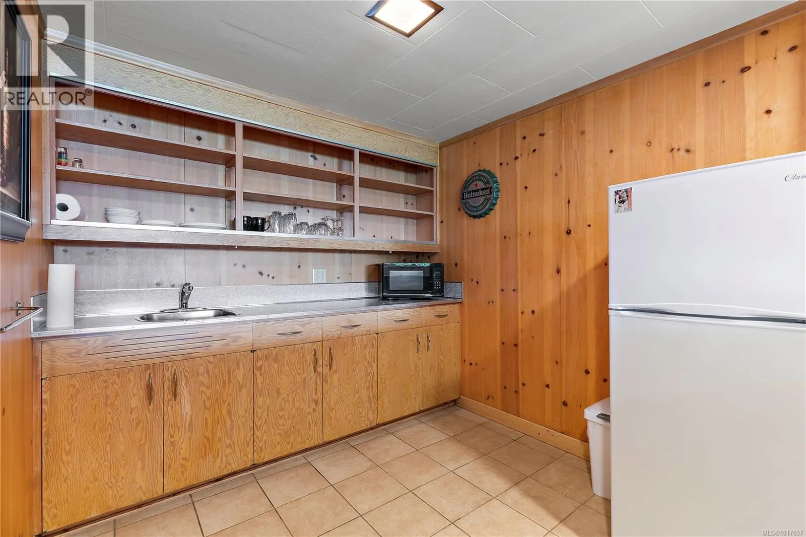 5957 Sooke Rd