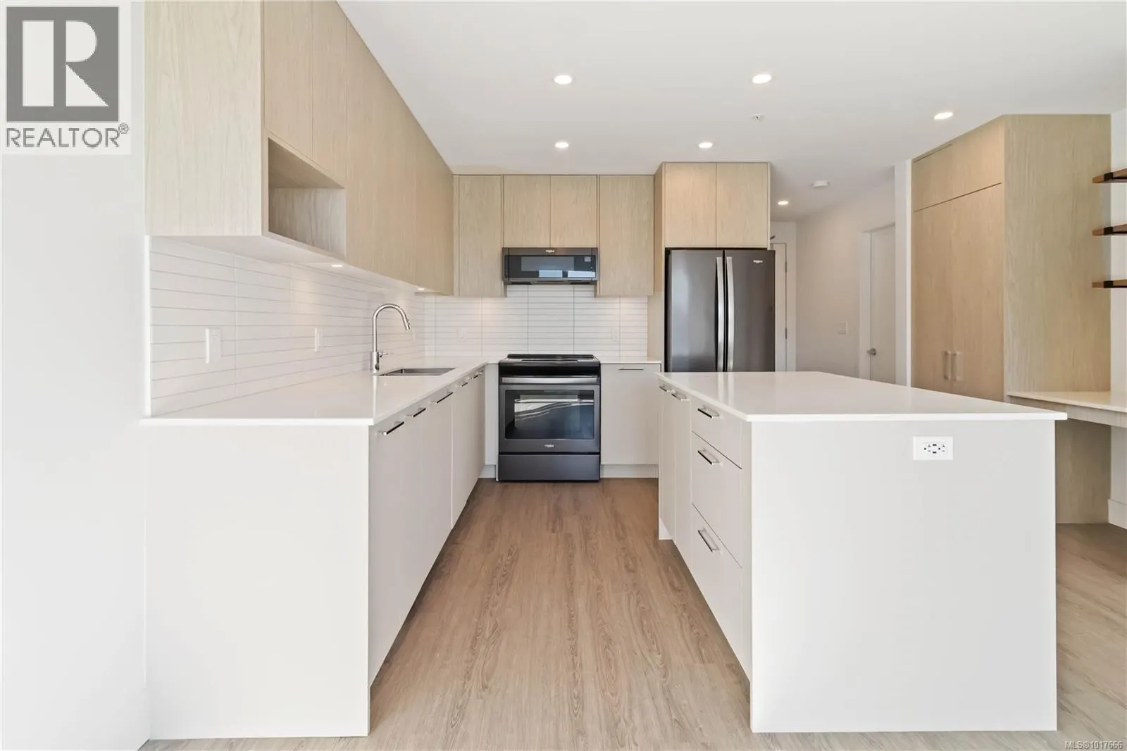 405 940 Reunion Ave