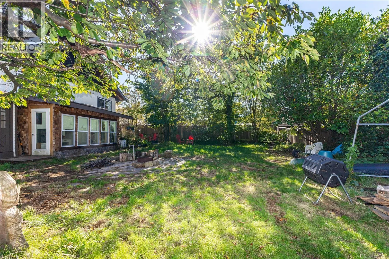 520 Dogwood St