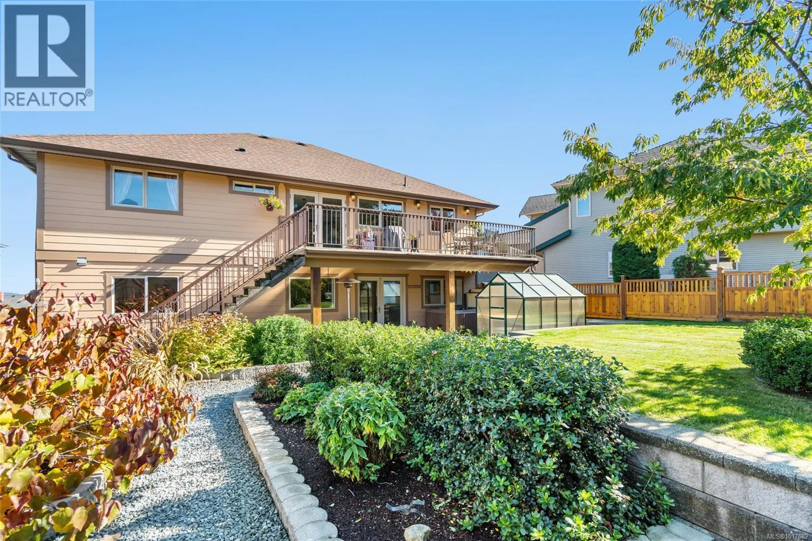 526 Douglas Pl
