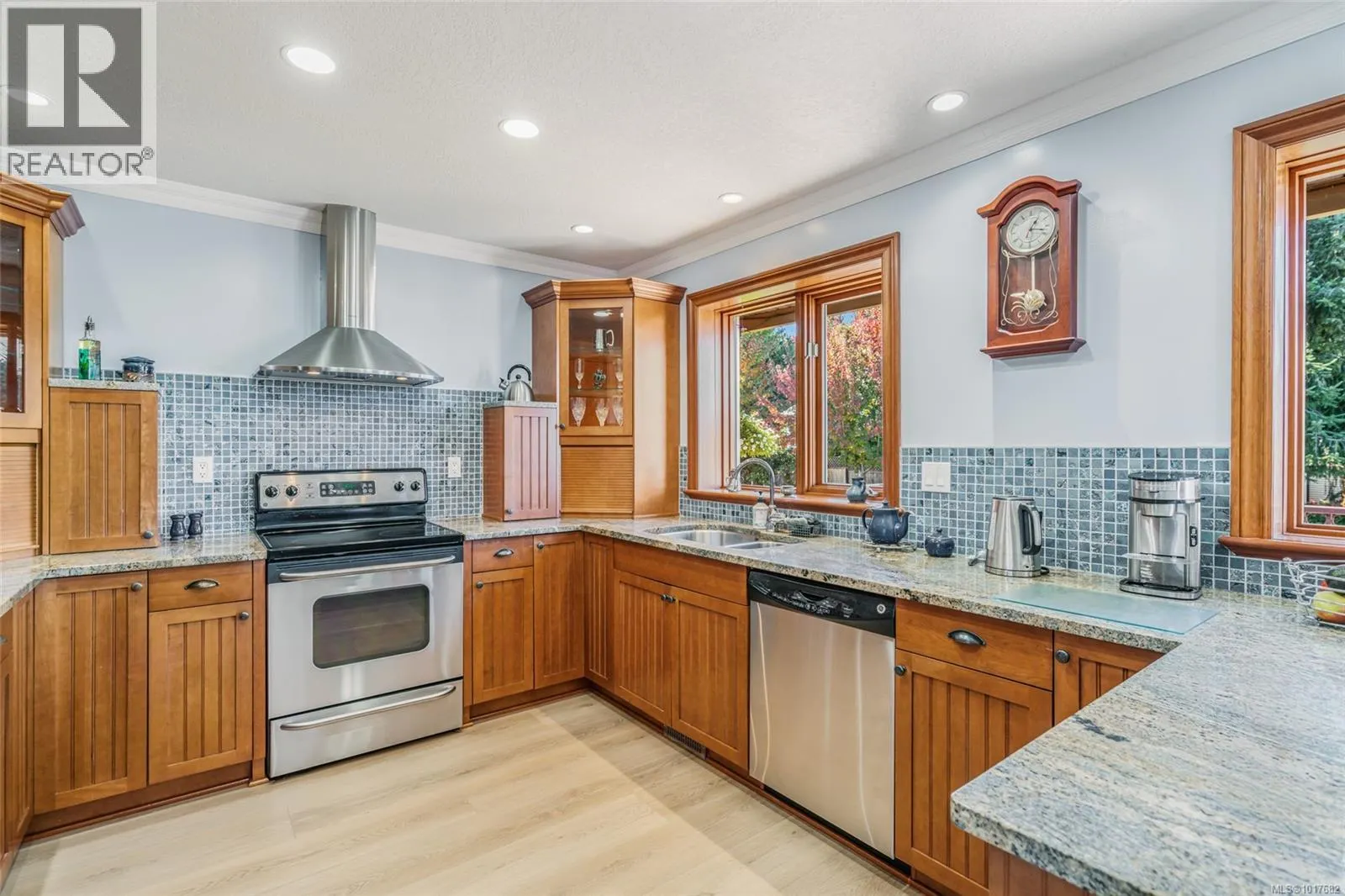 526 Douglas Pl